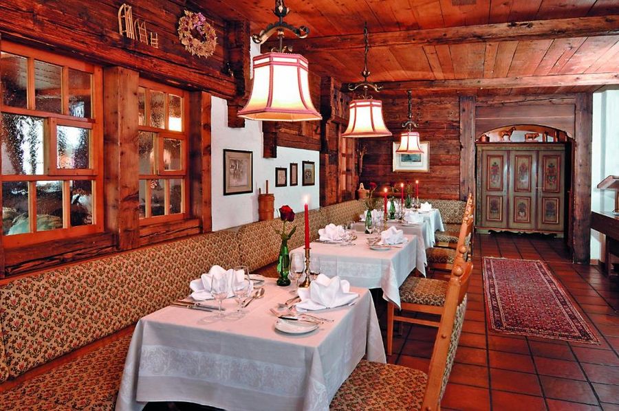 Hotel Gletschergarten dining.jpg